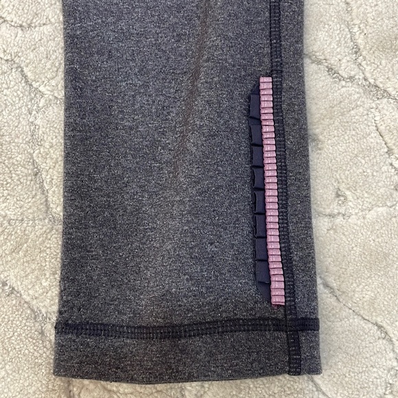Lululemon Leggings with lilac trim - Picture 6 of 9